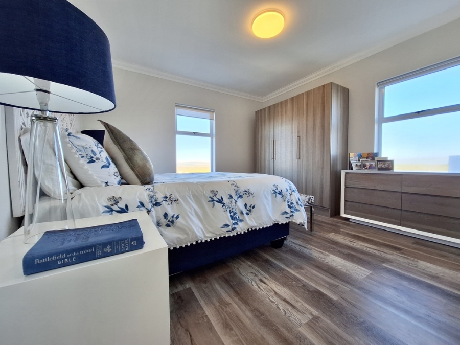 To Let 5 Bedroom Property for Rent in Pearl Bay Western Cape